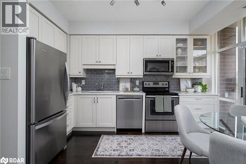 70 Port Street E Unit# 410, Mississauga, ON - Indoor Photo Showing Kitchen
