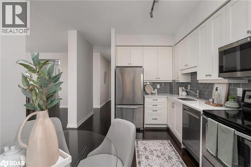 70 Port Street E Unit# 410, Mississauga, ON - Indoor Photo Showing Kitchen