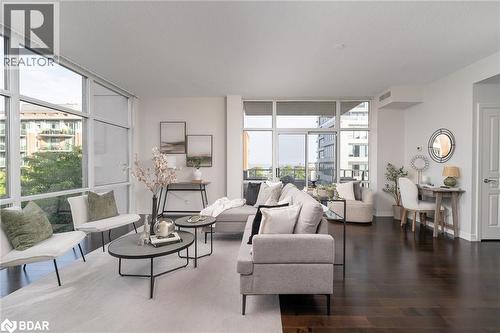 70 Port Street E Unit# 410, Mississauga, ON - Indoor Photo Showing Living Room