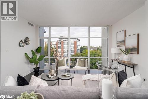 70 Port Street E Unit# 410, Mississauga, ON - Indoor Photo Showing Living Room