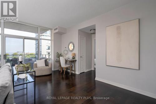410 - 70 Port Street E, Mississauga, ON - Indoor Photo Showing Living Room