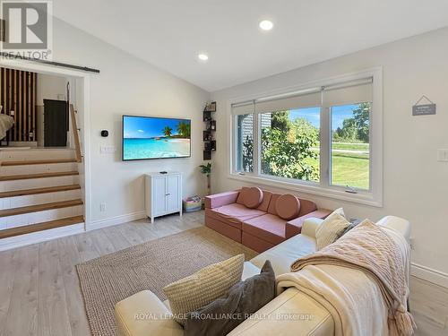 4 Lorne Street, Quinte West (Murray Ward), ON - Indoor