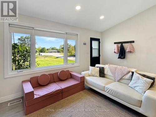 4 Lorne Street, Quinte West (Murray Ward), ON - Indoor Photo Showing Living Room