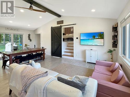 4 Lorne Street, Quinte West (Murray Ward), ON - Indoor Photo Showing Living Room