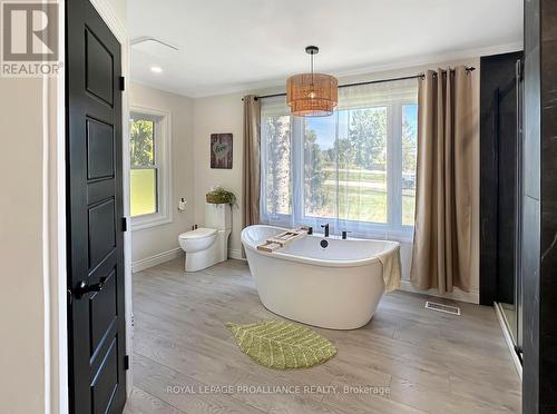 4 Lorne Street, Quinte West (Murray Ward), ON - Indoor Photo Showing Bathroom