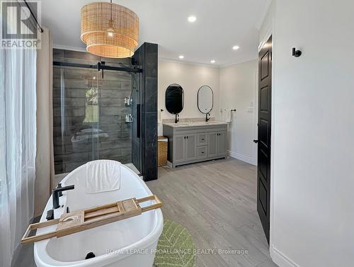4 Lorne Street, Quinte West (Murray Ward), ON - Indoor Photo Showing Bathroom