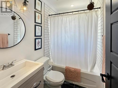 4 Lorne Street, Quinte West (Murray Ward), ON - Indoor Photo Showing Bathroom