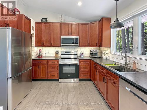 4 Lorne Street, Quinte West (Murray Ward), ON - Indoor Photo Showing Kitchen