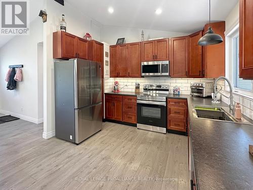 4 Lorne Street, Quinte West (Murray Ward), ON - Indoor Photo Showing Kitchen
