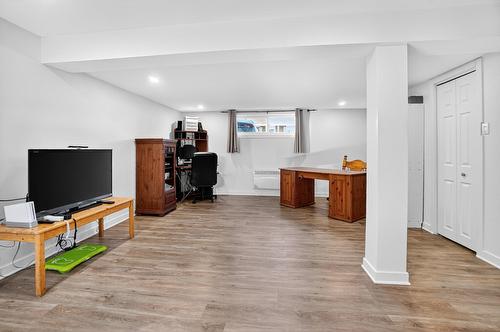 Salle familiale - 154 Rue Forest, Saint-Sulpice, QC - Indoor