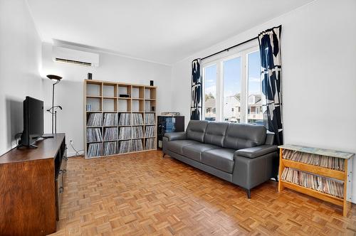 Salon - 154 Rue Forest, Saint-Sulpice, QC - Indoor Photo Showing Living Room