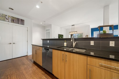 201-2415 Amherst Ave, Sidney, BC - Indoor Photo Showing Kitchen With Double Sink