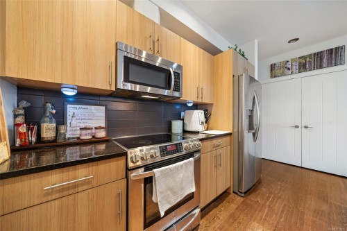 201-2415 Amherst Ave, Sidney, BC - Indoor Photo Showing Kitchen With Stainless Steel Kitchen
