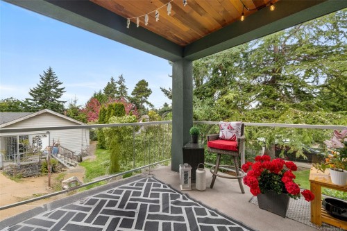 201-2415 Amherst Ave, Sidney, BC - Outdoor With Exterior