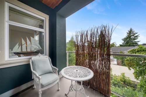 201-2415 Amherst Ave, Sidney, BC - Outdoor With Exterior