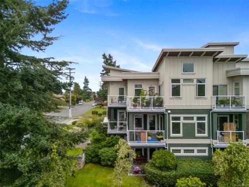 201-2415 Amherst Ave, Sidney, BC - Outdoor