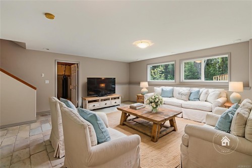 1010 Middlegate Rd, Errington, BC 