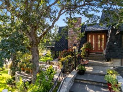 994 Landeen Pl  Saanich, BC V8X 3Z3