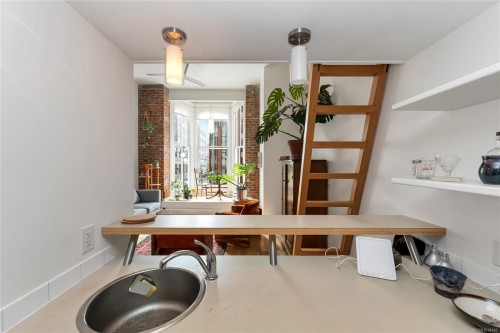 203-562 Yates St, Victoria, BC - Indoor