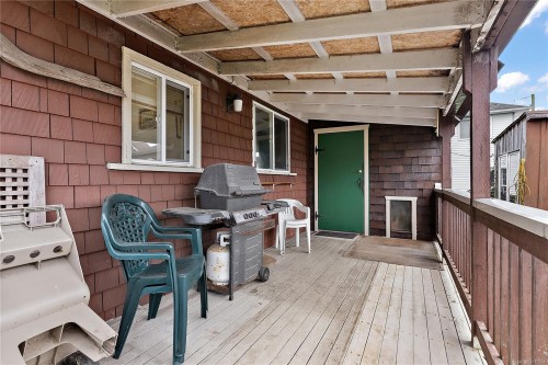 9616 Sixth St, Sidney, BC 