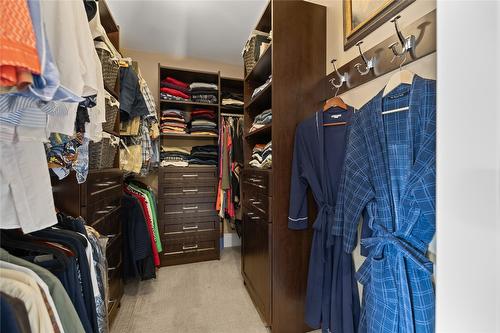 3992 Gallaghers Parkway, Kelowna, BC - Indoor With Storage