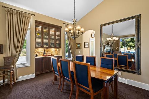 3992 Gallaghers Parkway, Kelowna, BC - Indoor Photo Showing Dining Room