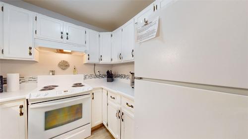 102-2365 12Th Street, Cranbrook, BC - Indoor Photo Showing Kitchen
