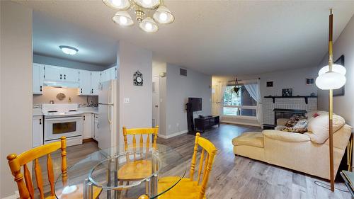 102-2365 12Th Street, Cranbrook, BC - Indoor With Fireplace