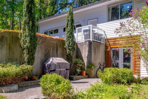 7220 Royal Dr, Lantzville, BC 