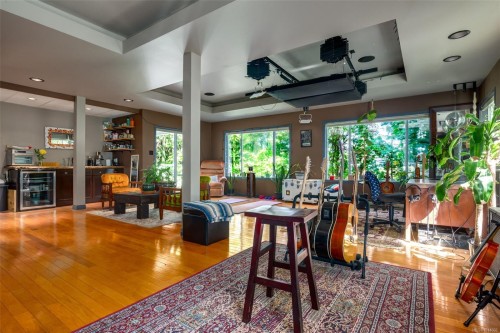 7220 Royal Dr, Lantzville, BC 