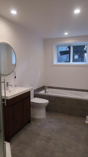 Bathroom - 899 Rue Paul-Émile-Borduas, Saint-Lin/Laurentides, QC - Indoor Photo Showing Bathroom