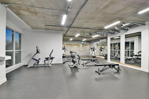 Salle d'exercice - 303-8125 Boul. St-Laurent, Brossard, QC - Indoor Photo Showing Gym Room