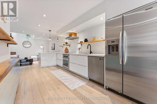 2 - 23 Macaulay Street W, Hamilton, ON - Indoor Photo Showing Kitchen