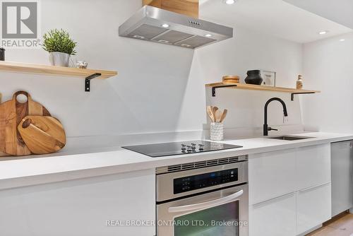 2 - 23 Macaulay Street W, Hamilton, ON - Indoor Photo Showing Kitchen