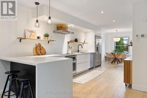 2 - 23 Macaulay Street W, Hamilton, ON - Indoor Photo Showing Kitchen With Upgraded Kitchen