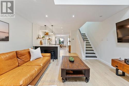 2 - 23 Macaulay Street W, Hamilton, ON - Indoor Photo Showing Living Room