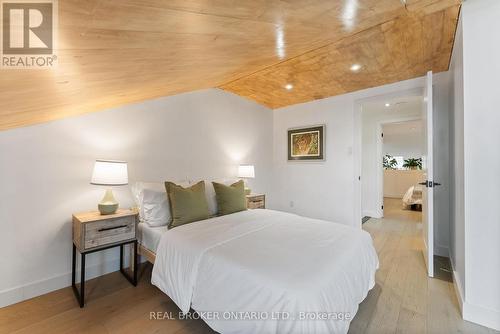 2 - 23 Macaulay Street W, Hamilton, ON - Indoor Photo Showing Bedroom