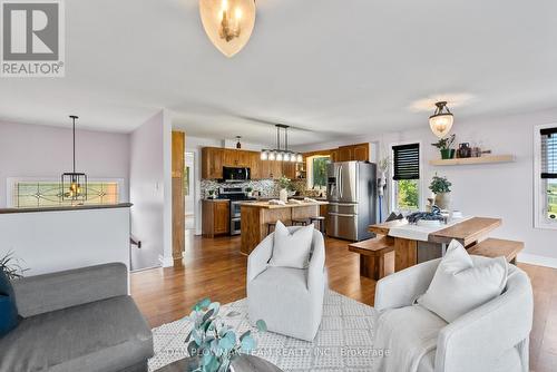 478 Telecom Road, Kawartha Lakes, ON - Indoor Photo Showing Living Room