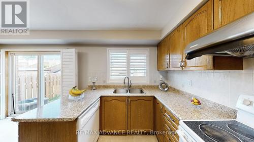 7560 Black Walnut Trail, Mississauga, ON - Indoor Photo Showing Kitchen With Double Sink