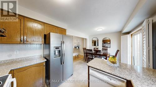 7560 Black Walnut Trail, Mississauga, ON - Indoor Photo Showing Kitchen