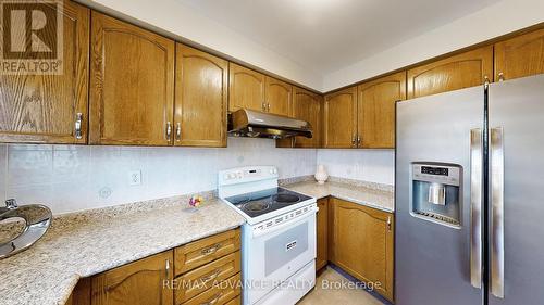 7560 Black Walnut Trail, Mississauga, ON - Indoor Photo Showing Kitchen