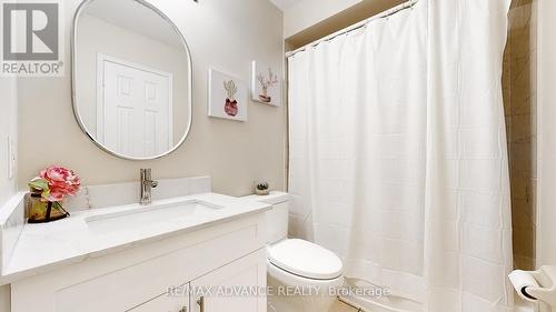 7560 Black Walnut Trail, Mississauga, ON - Indoor Photo Showing Bathroom