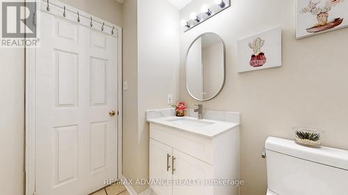 7560 Black Walnut Trail, Mississauga, ON - Indoor Photo Showing Bathroom