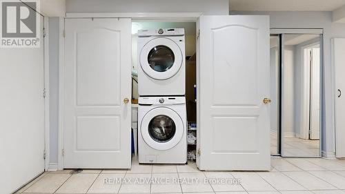 7560 Black Walnut Trail, Mississauga, ON - Indoor Photo Showing Laundry Room