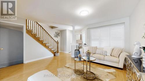 7560 Black Walnut Trail, Mississauga, ON - Indoor Photo Showing Living Room
