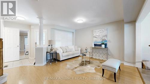 7560 Black Walnut Trail, Mississauga, ON - Indoor Photo Showing Living Room