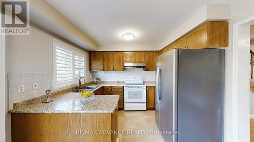 7560 Black Walnut Trail, Mississauga, ON - Indoor Photo Showing Kitchen With Double Sink