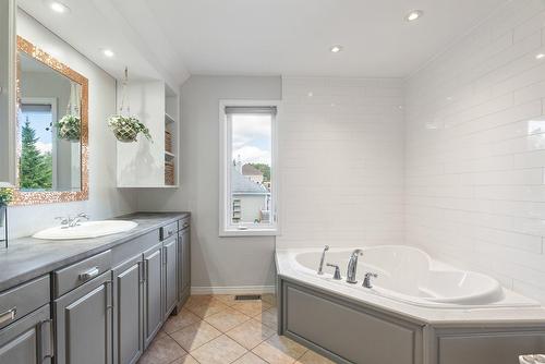 Bathroom - 57 Rue Grogan, Shannon, QC - Indoor Photo Showing Bathroom