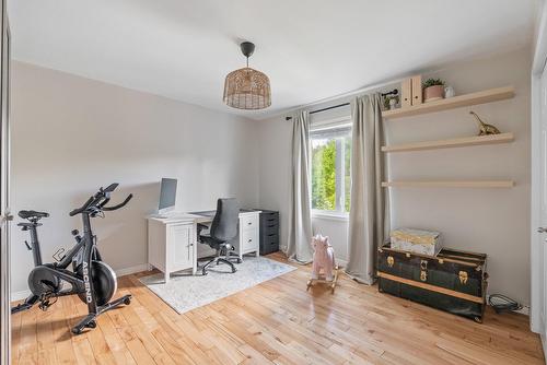 Office - 57 Rue Grogan, Shannon, QC - Indoor Photo Showing Gym Room