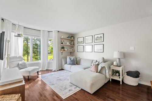 Living room - 57 Rue Grogan, Shannon, QC - Indoor Photo Showing Living Room